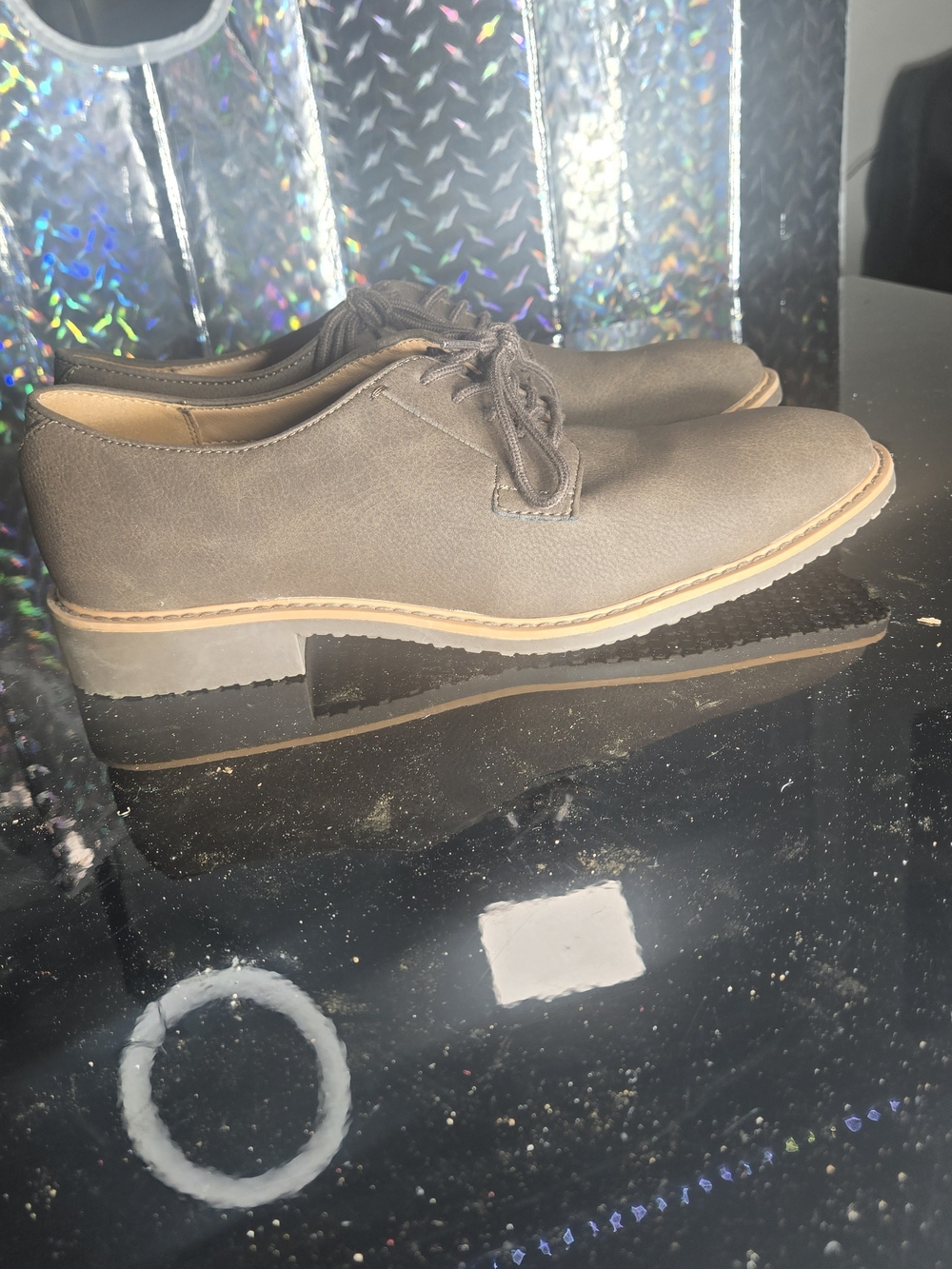 GUESS MAN DRESS SHOES SIZE 9 NEW